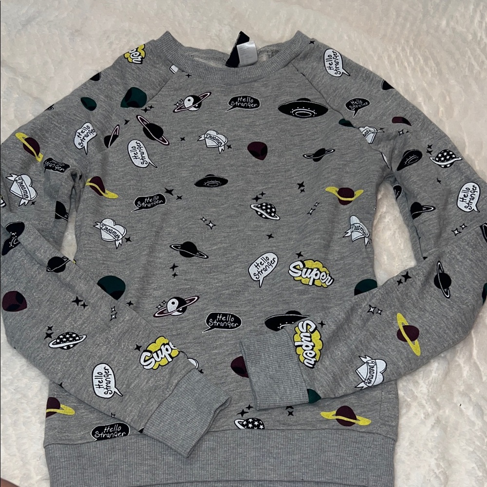 🌟 Gray Graphic Alien/space Sweater crewneck size XS